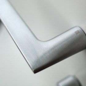 Ручка Verum Nuda Lieve - Хром матовый